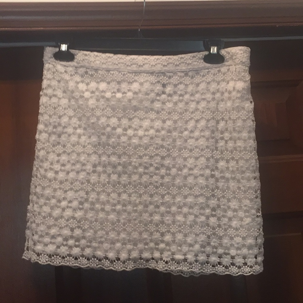 H&M "Divided" ivory lace skirt - EUC - sz 12